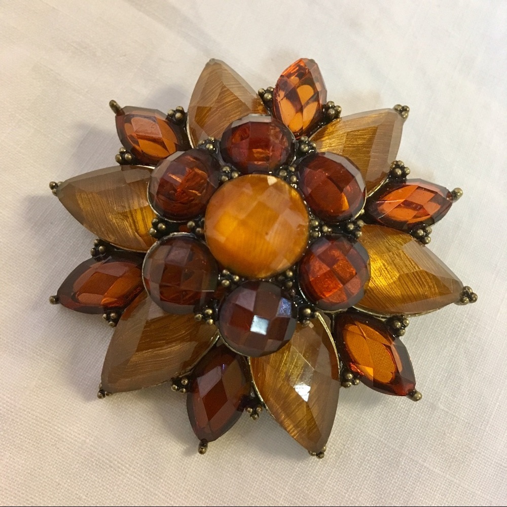 💐 BOGO🌺 Stunning🌼Brooch🌺